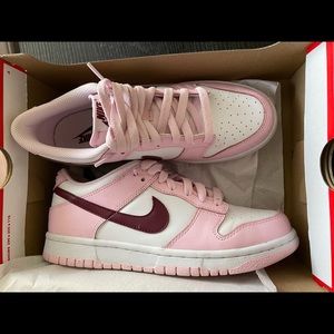 size 8 womens valentine’s day dunks